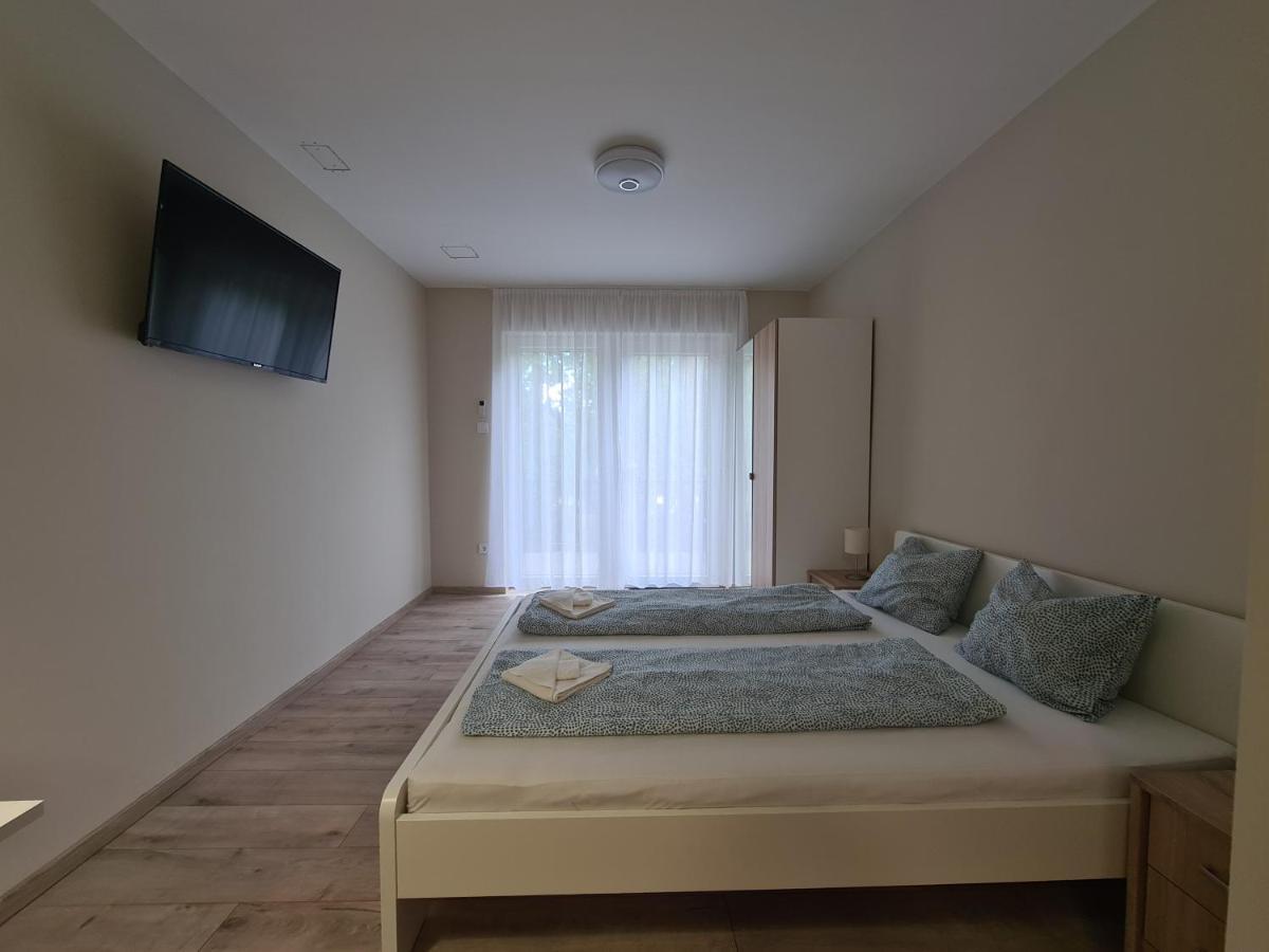 Oet Fenyo Apartmanhaz Siofok Exterior photo