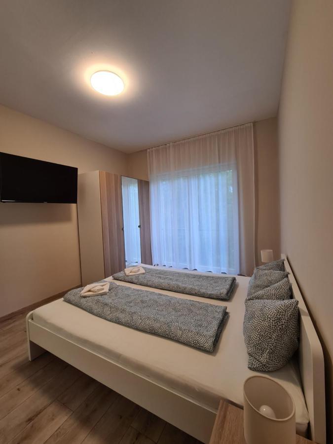 Oet Fenyo Apartmanhaz Siofok Exterior photo